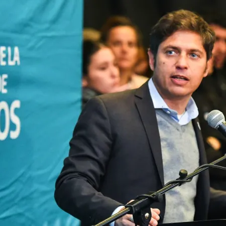 A pesar de los reclamos, un informe señala que las transferencias de Milei a Kicillof "se mantienen estables"
