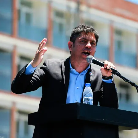Kicillof cruzó a La Libertad Avanza un reclamo de obra pública en Carlos Casares: “Vayan a pedirle a Milei”