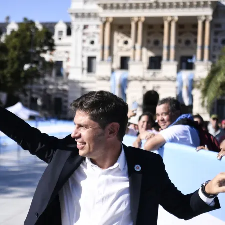 Con dardos a Vidal y a Scioli, Kicillof reivindicó a La Plata como sede del Gobierno bonaerense