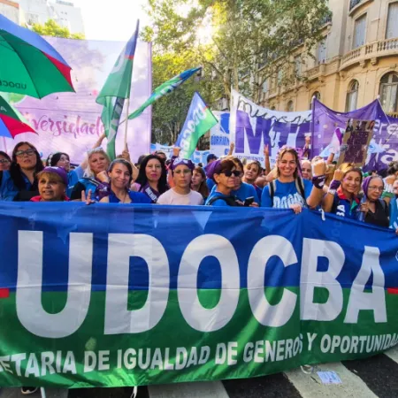 Docentes bonaerenses pierden la paciencia y le reclamaron una recomposición salarial urgente a Kicillof