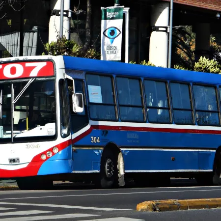 Modifican recorridos de varias líneas de colectivos en la zona norte del Conurbano bonaerense: cómo quedan los servicios