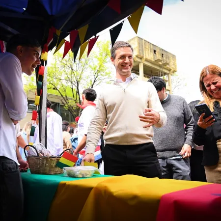 La Escuela Secundaria N° 2 realizó la 11° Feria de las Colectividades de San Vicente