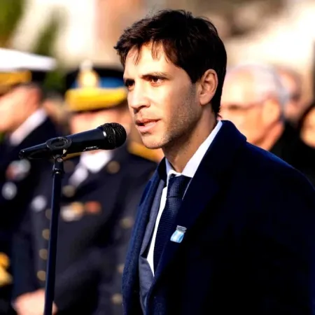 Passaglia quiso marcarle la cancha a Milei por el IVA y los libertarios salieron al cruce por las tasas municipales