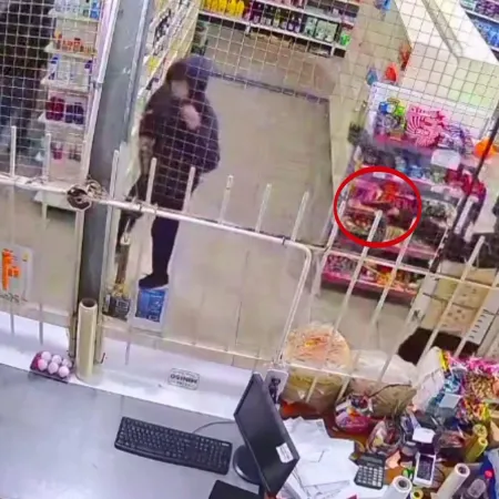 Arde La Plata: coparon una despensa y escaparon con mercadería y la recaudación