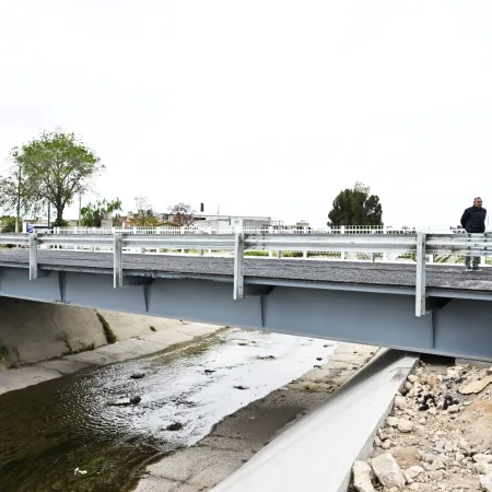 Bahía Blanca habilitó el Puente Metálico Transitorio del Canal Maldonado