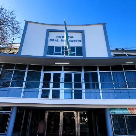 Derrumbe edilicio: se desprendió parte del techo del Hospital San Martín de La Plata