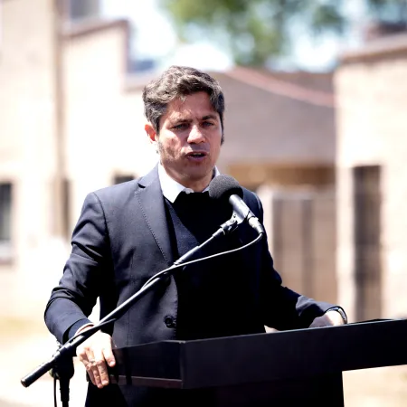 Kicillof contradijo a Milei por sus burlas a la gente que no llega a fin de mes y alertó por una “pelota de deuda”