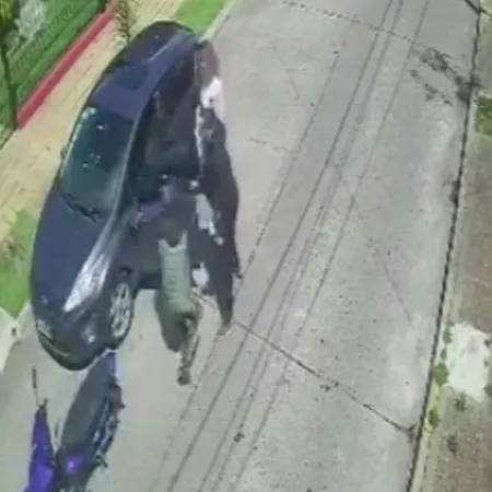 La mala suerte en Merlo: motochorros asaltaron a una vecina y le robaron el auto en Padua