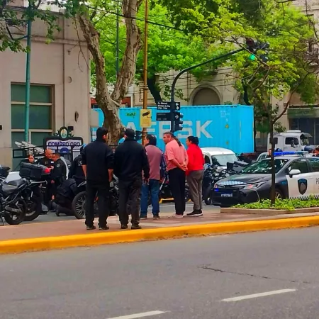 Impactante persecución para detener a un delincuente en Barracas