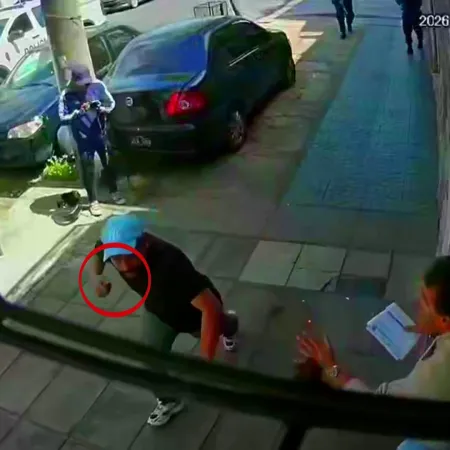 Tensión en Lanús: lo rodeó la policía y amenazó con degollarse