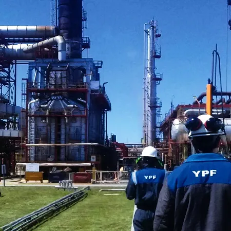 Berni presentó un proyecto para proteger las refinerías y garantizar la soberanía energética