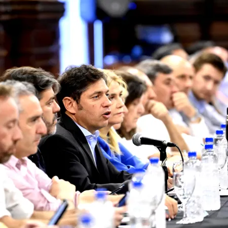 Con reelecciones indefinidas en el menú, Kicillof alista una cita clave con los intendentes del MDF