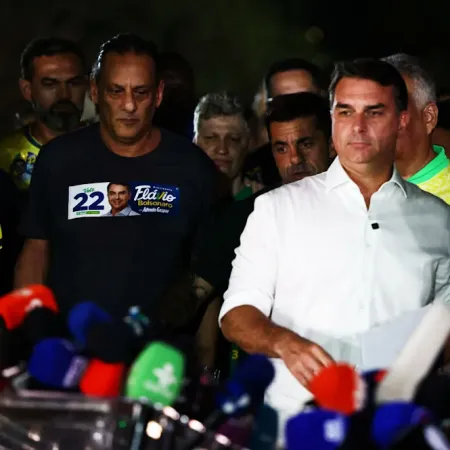 De Argentina a Estados Unidos: el Gobierno de Milei y el movimiento para ayudar a Flávio Bolsonaro