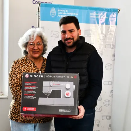 Egüen entregó herramientas a emprendedores de 25 de Mayo para impulsar el trabajo independiente