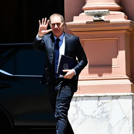 Huida de Bolsonaro: Santilli defendió el accionar del gobierno de Milei y la Justicia pidió explicaciones