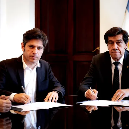 Alejado de la realidad bonaerense, Kicillof viajó hasta Jujuy para mostrarse con un gobernador radical
