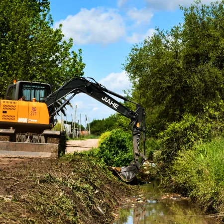 En San Vicente y Domselaar: ante la llegada del Súper Niño, Mantegazza avanza con obras viales e hidráulicas